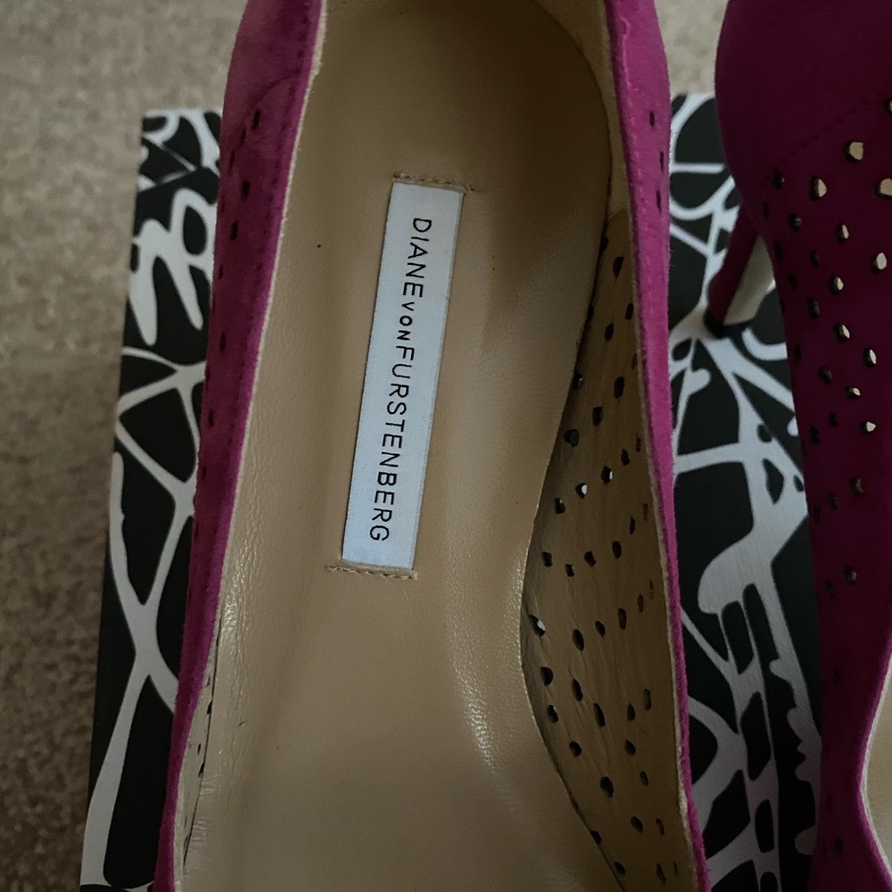 Magenta DVF stiletto heels - Picture 3 of 6